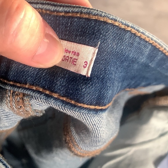 American Eagle Distressed Shorts - Picture 4 of 5